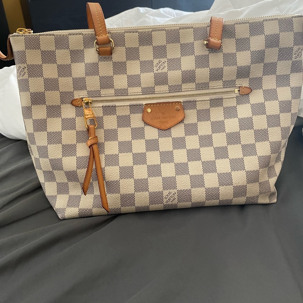 TAKING OFFERS‼️LV Iena Pm